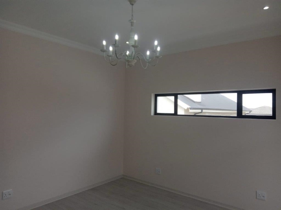 4 Bedroom Property for Sale in Wavecrest Eastern Cape